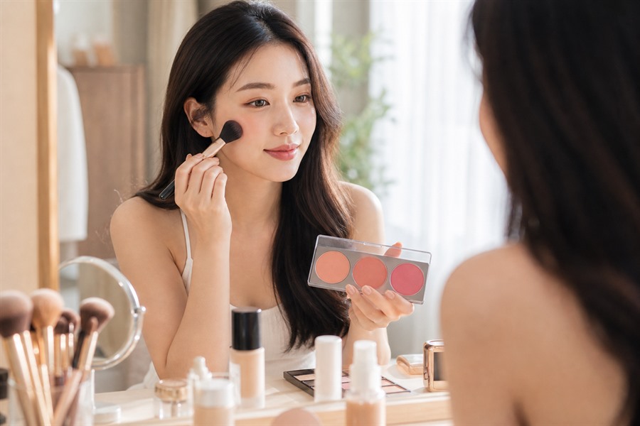 Nên chọn màu má hồng như thế nào để gương mặt tươi hơn?